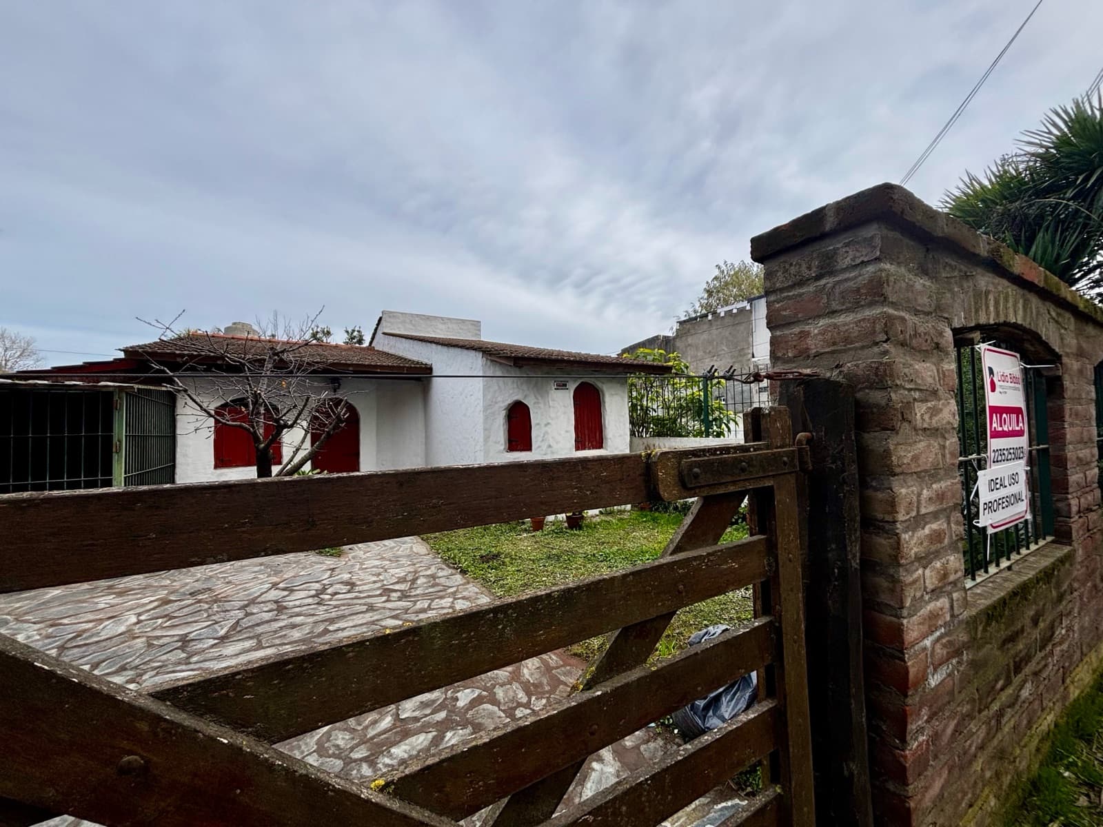 CASA 3 AMBIENTES USO PROFESIONAL en PARQUE CAMET